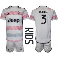 Fotbalové Dres Juventus Gleison Bremer #3 Dětské Venkovní 2023-24 Krátký Rukáv (+ trenýrky)